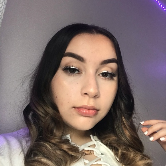 Meet your Posher, Alishia - Picture 1 of 1